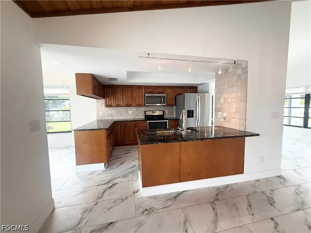 201 SW 8th Street Cape Coral FL 33991