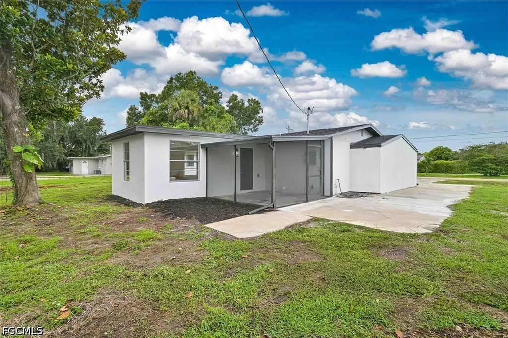 26 Maple Avenue N Lehigh Acres FL 33936