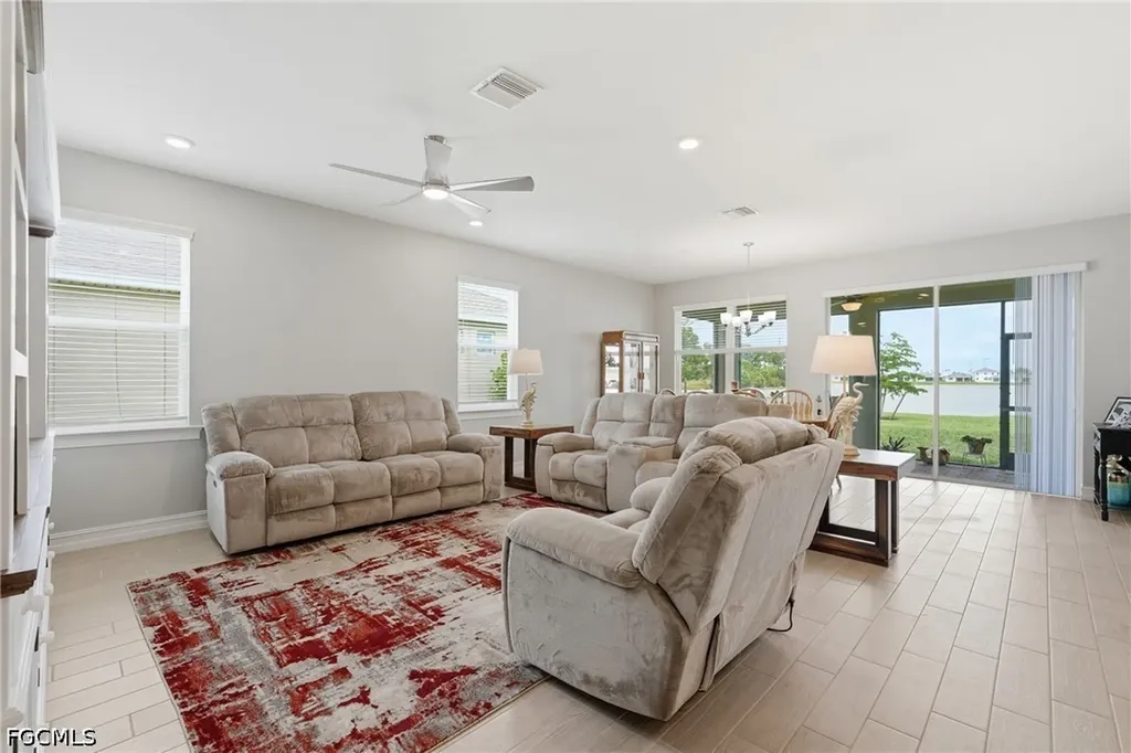 628 Parkshore Lake Avenue Cape Coral FL 33993
