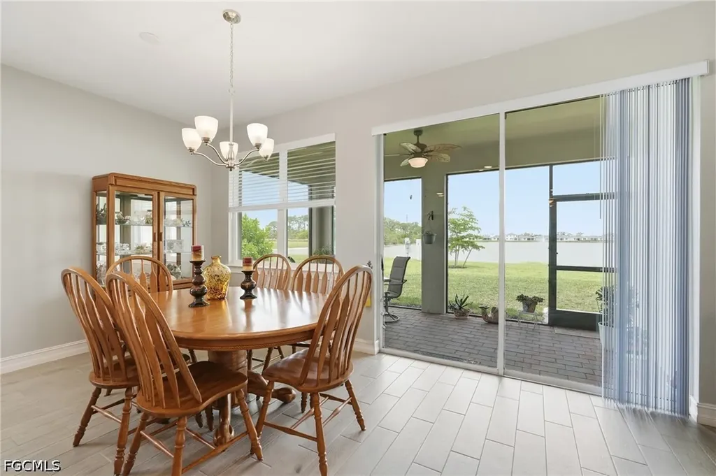 628 Parkshore Lake Avenue Cape Coral FL 33993