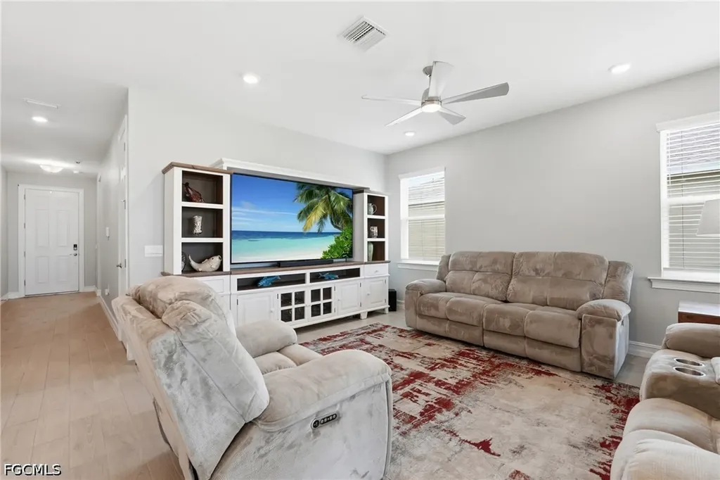 628 Parkshore Lake Avenue Cape Coral FL 33993