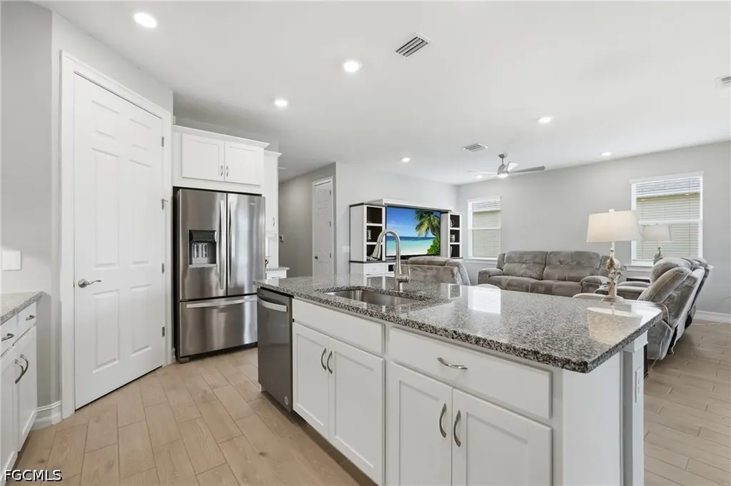 628 Parkshore Lake Avenue Cape Coral FL 33993