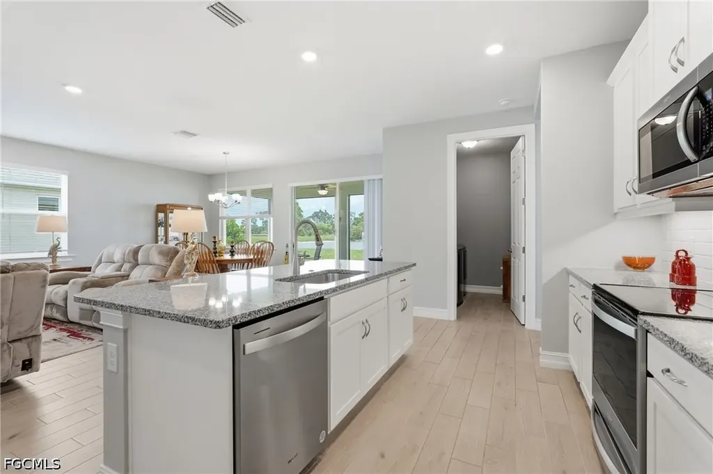 628 Parkshore Lake Avenue Cape Coral FL 33993