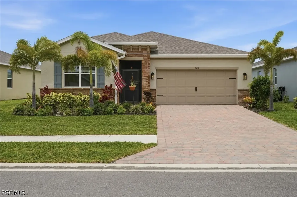 628 Parkshore Lake Avenue Cape Coral FL 33993