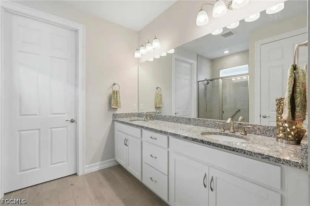 628 Parkshore Lake Avenue Cape Coral FL 33993