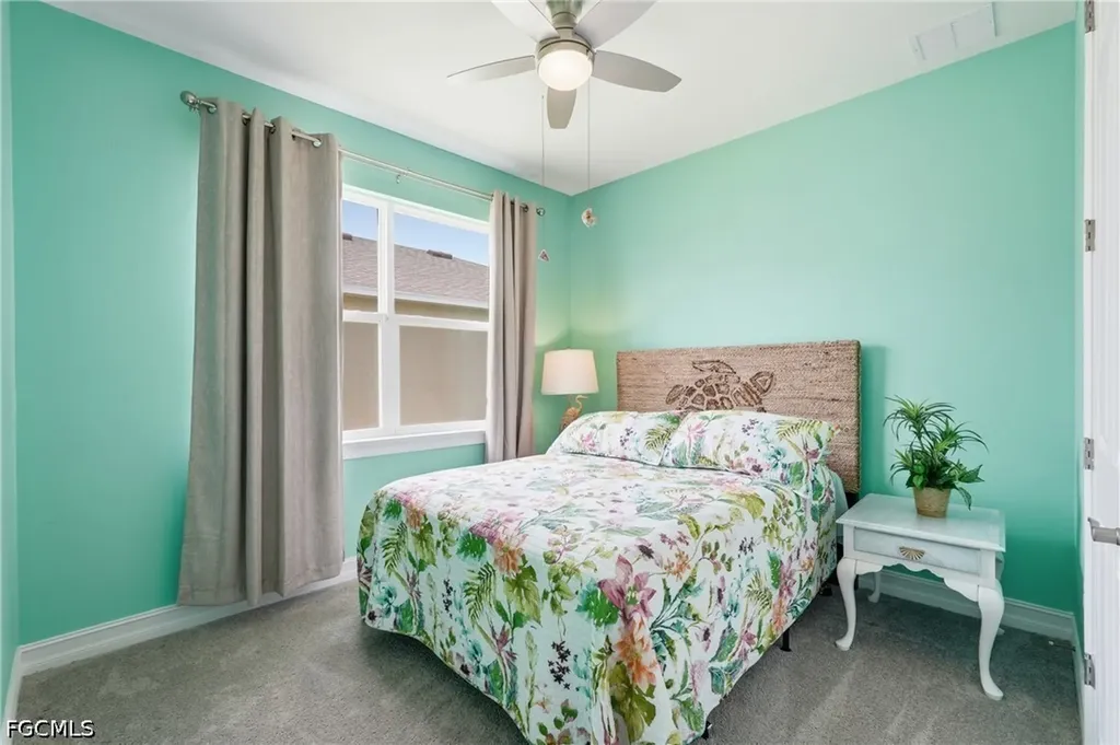 628 Parkshore Lake Avenue Cape Coral FL 33993