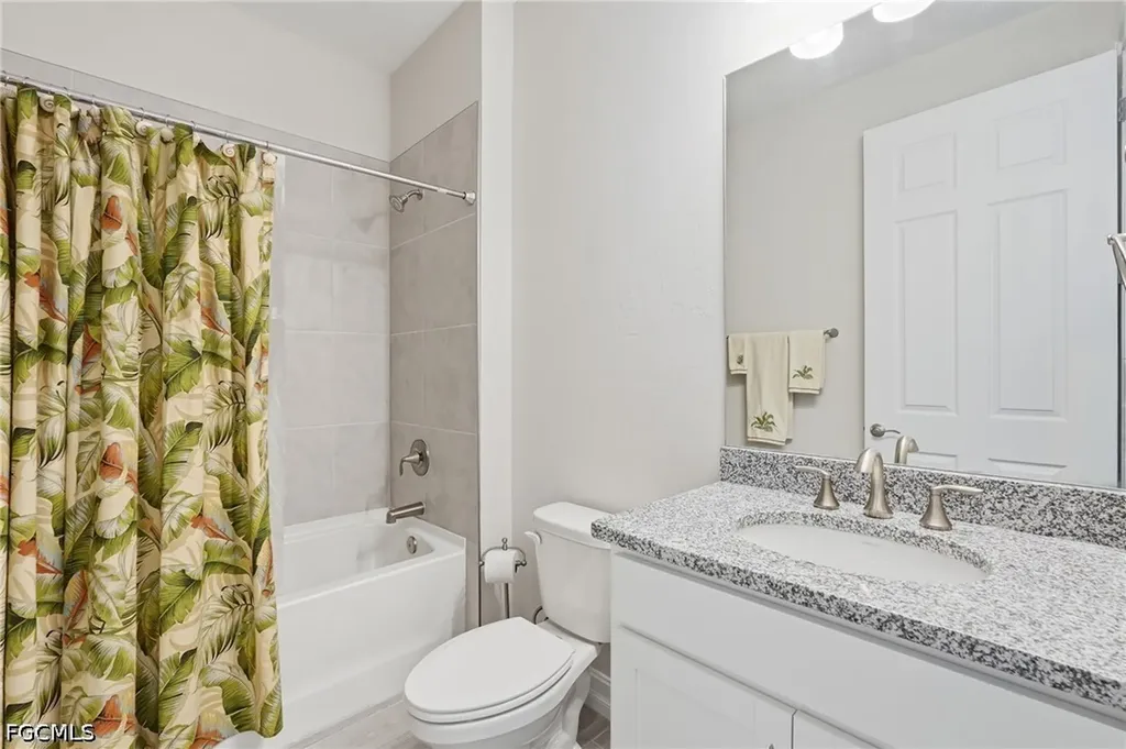 628 Parkshore Lake Avenue Cape Coral FL 33993