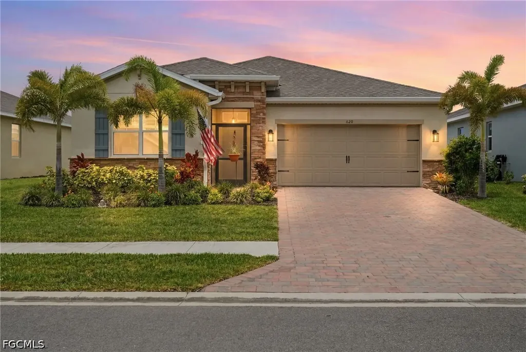 628 Parkshore Lake Avenue Cape Coral FL 33993