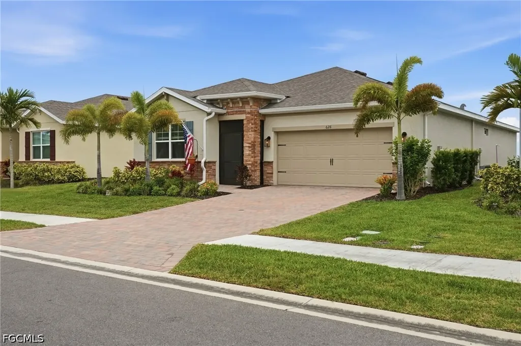 628 Parkshore Lake Avenue Cape Coral FL 33993