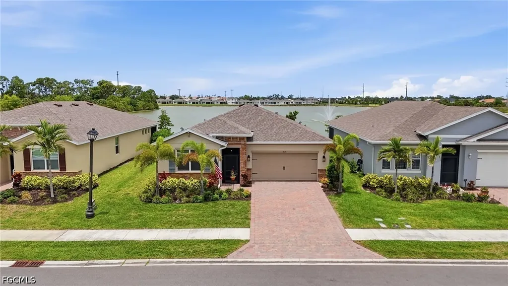628 Parkshore Lake Avenue Cape Coral FL 33993
