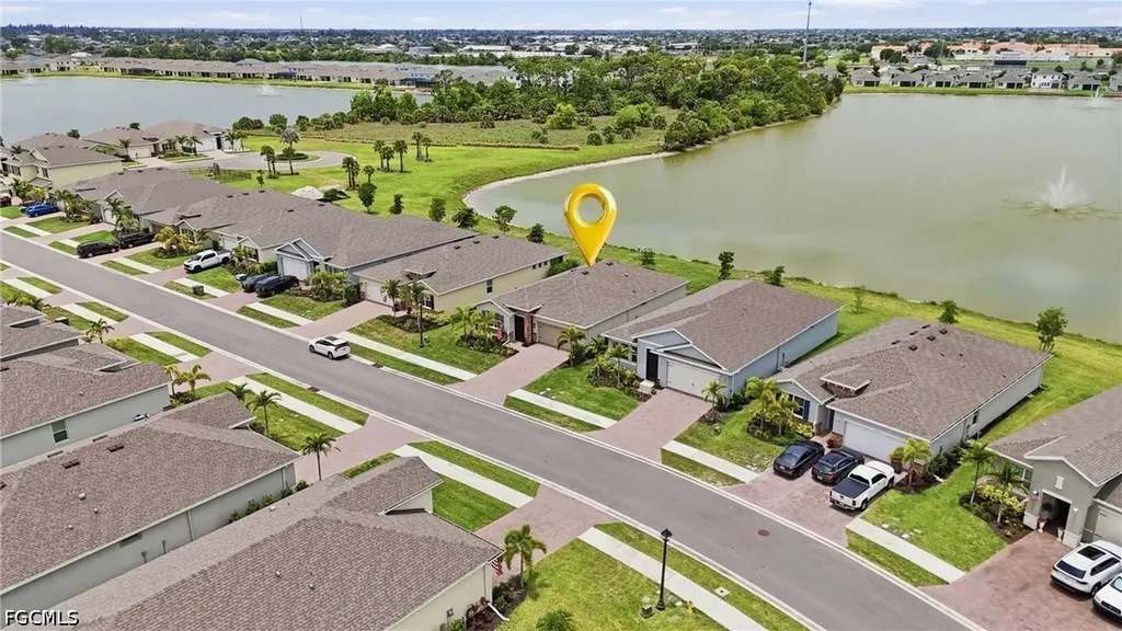 628 Parkshore Lake Avenue Cape Coral FL 33993