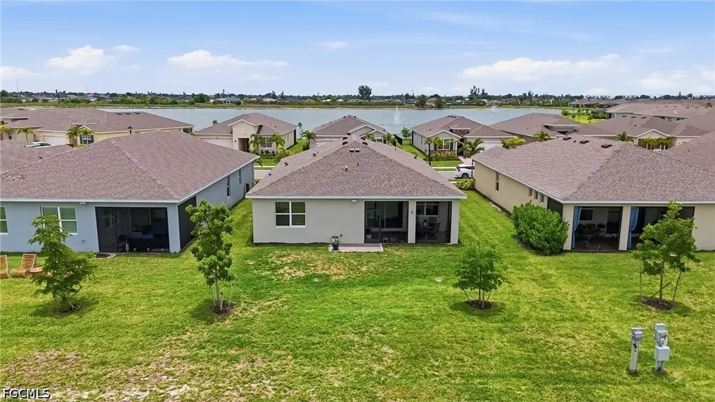 628 Parkshore Lake Avenue Cape Coral FL 33993