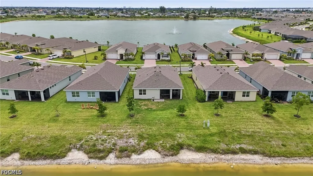 628 Parkshore Lake Avenue Cape Coral FL 33993