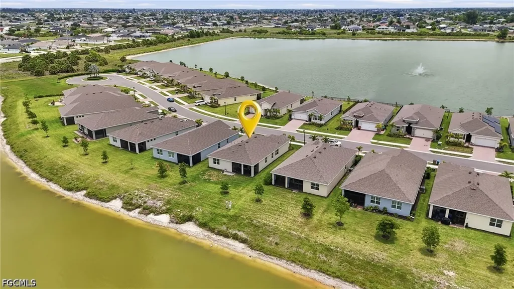 628 Parkshore Lake Avenue Cape Coral FL 33993