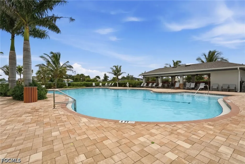 628 Parkshore Lake Avenue Cape Coral FL 33993