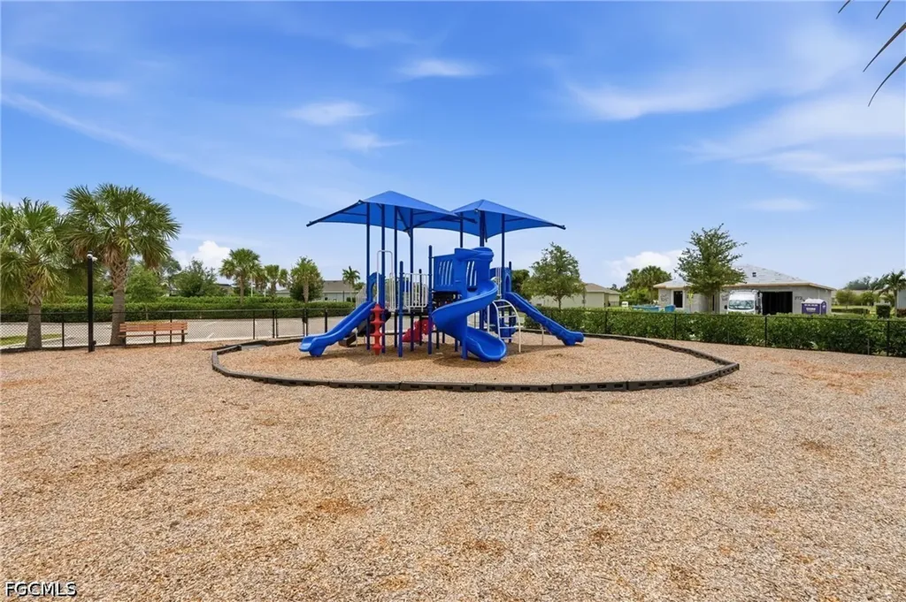 628 Parkshore Lake Avenue Cape Coral FL 33993