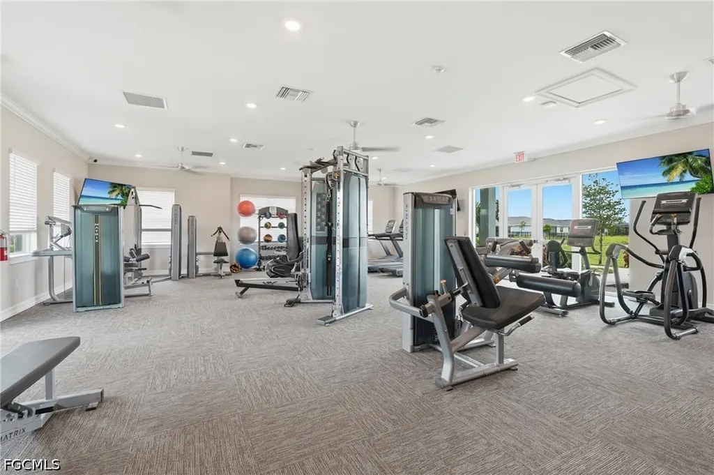 628 Parkshore Lake Avenue Cape Coral FL 33993