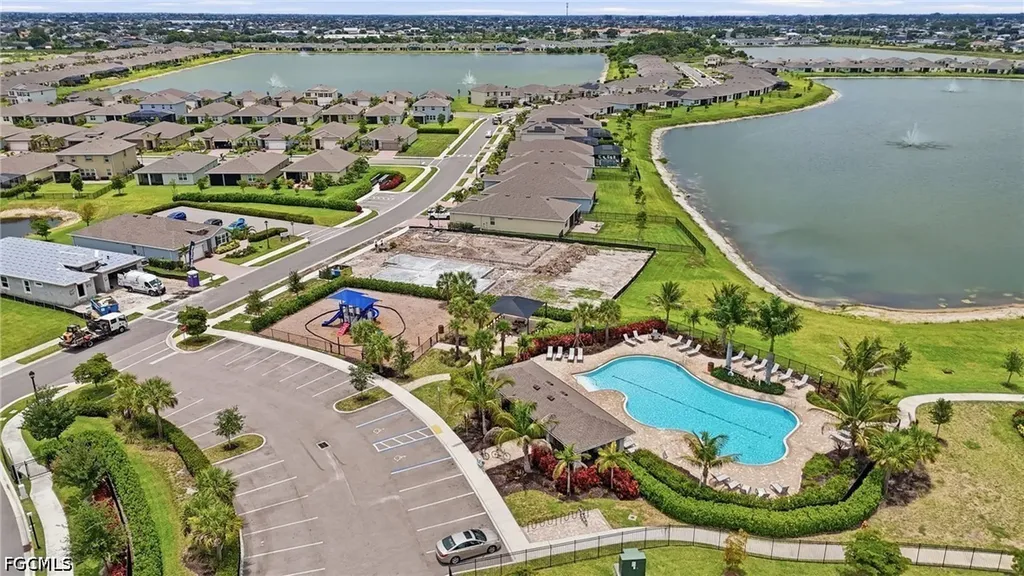 628 Parkshore Lake Avenue Cape Coral FL 33993
