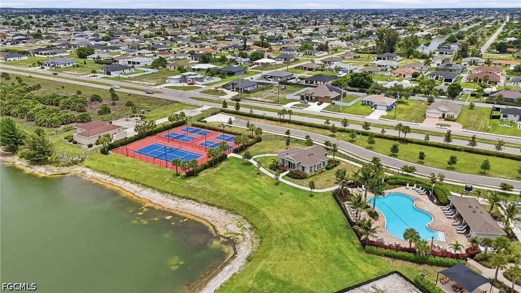628 Parkshore Lake Avenue Cape Coral FL 33993
