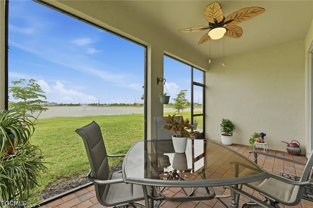 628 Parkshore Lake Avenue Cape Coral FL 33993