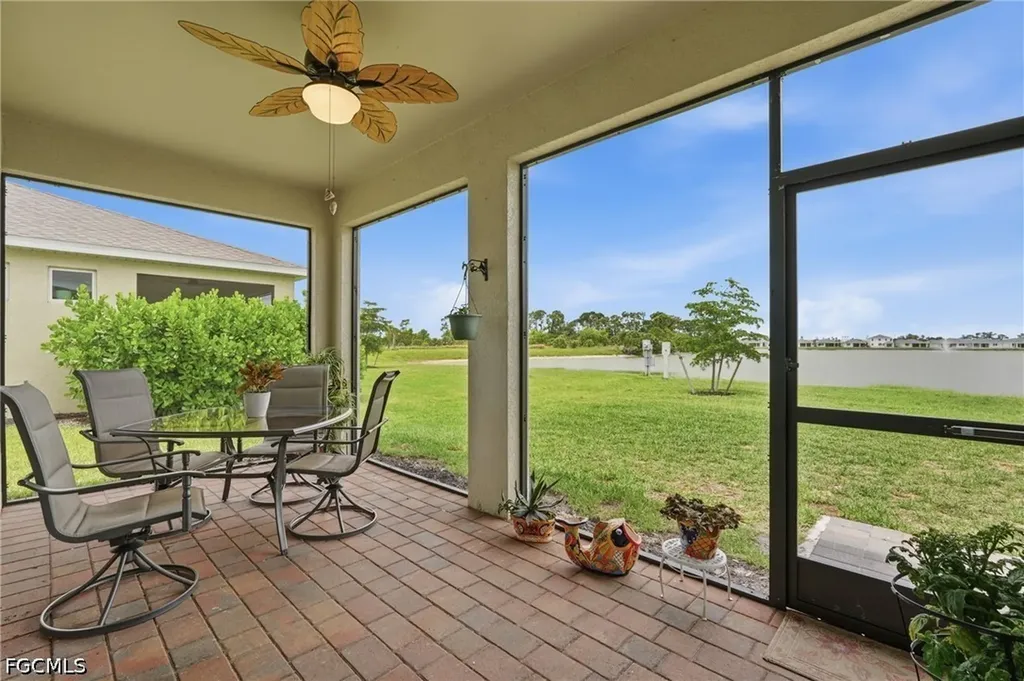 628 Parkshore Lake Avenue Cape Coral FL 33993