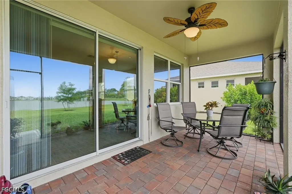 628 Parkshore Lake Avenue Cape Coral FL 33993