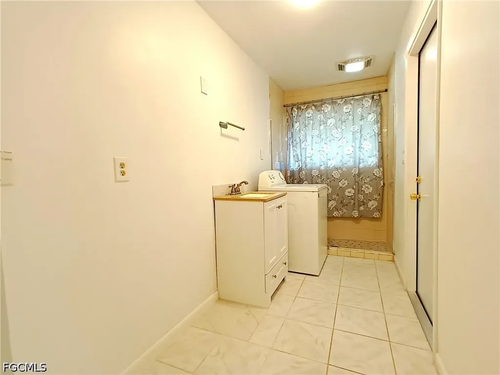 1326 SE 23rd Terrace Cape Coral FL 33990