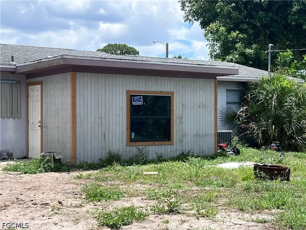 17 Illinois Road Lehigh Acres FL 33936