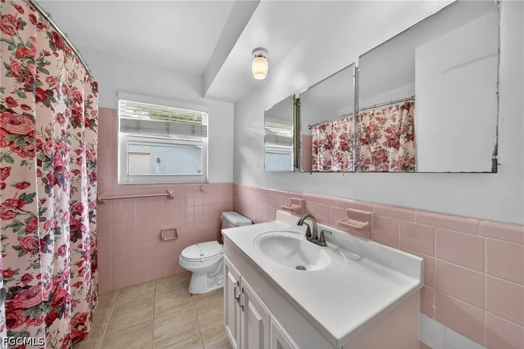 1129 SE 18th Terrace Cape Coral FL 33990