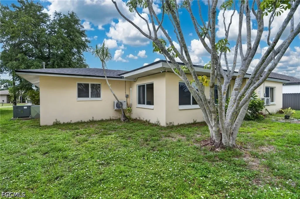 1129 SE 18th Terrace Cape Coral FL 33990