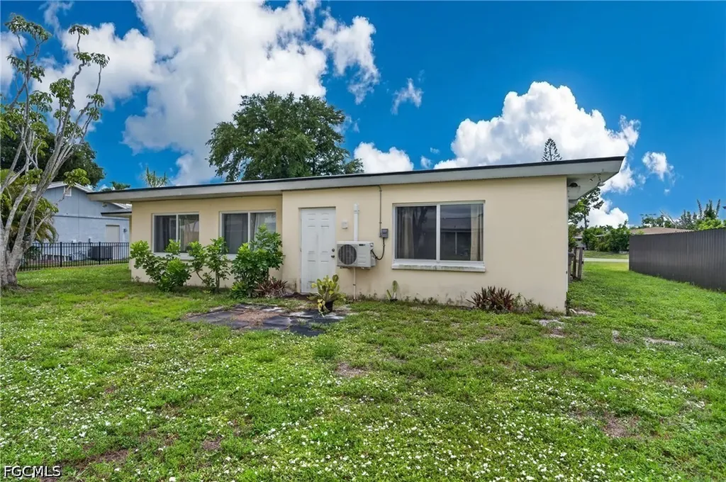 1129 SE 18th Terrace Cape Coral FL 33990