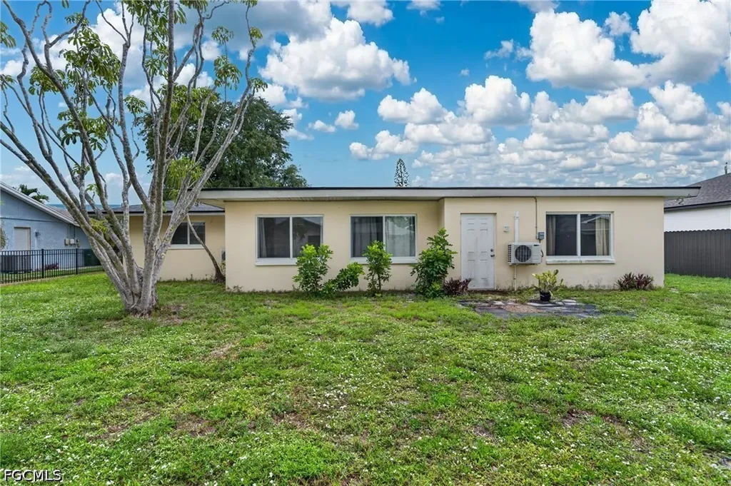 1129 SE 18th Terrace Cape Coral FL 33990