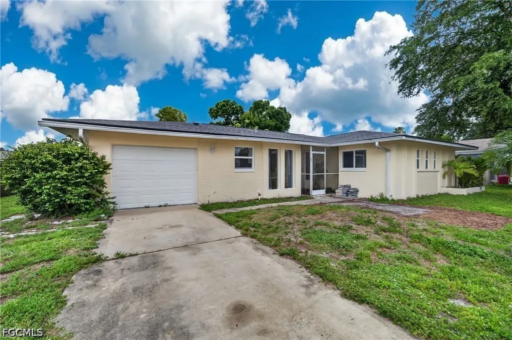 1129 SE 18th Terrace Cape Coral FL 33990