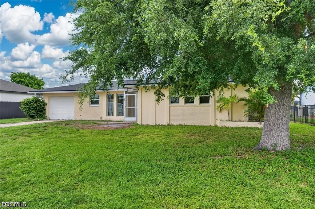 1129 SE 18th Terrace Cape Coral FL 33990