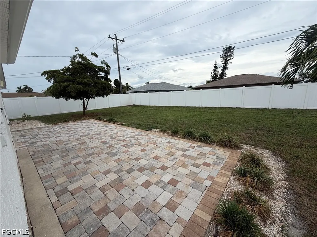 2121 SE 1st Terrace Cape Coral FL 33990