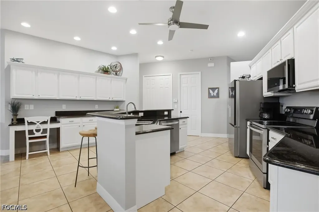 2400 SW 39th Terrace Cape Coral FL 33914