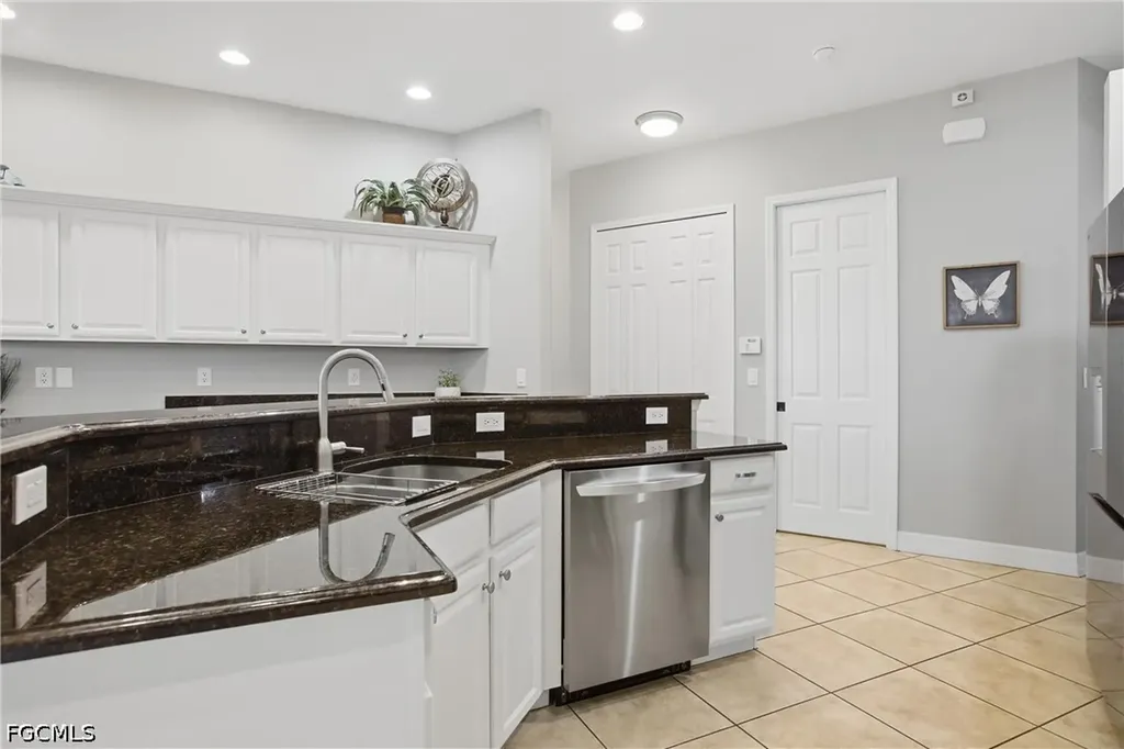 2400 SW 39th Terrace Cape Coral FL 33914