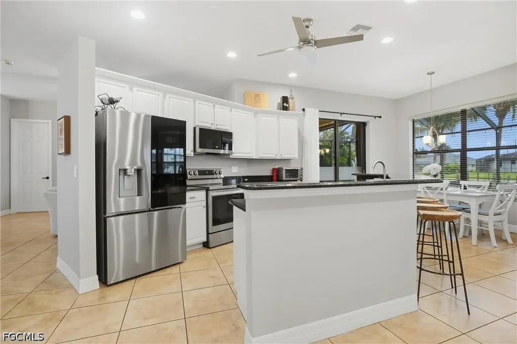 2400 SW 39th Terrace Cape Coral FL 33914