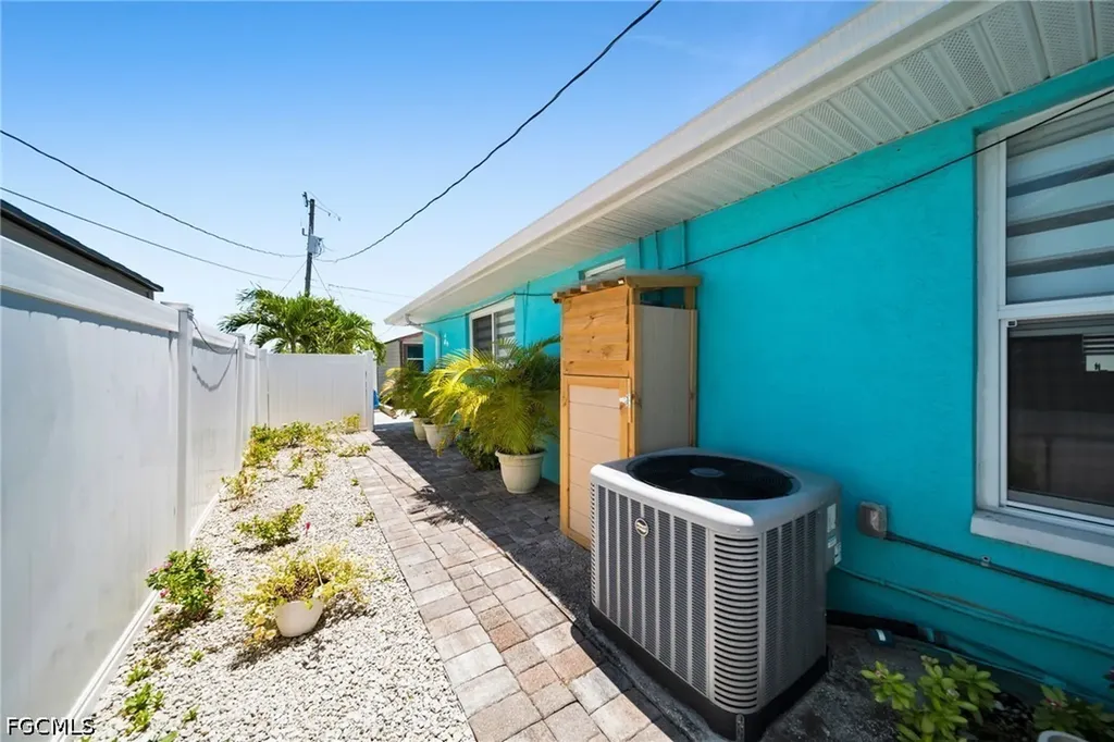 3221 SW 11th Place Cape Coral FL 33914