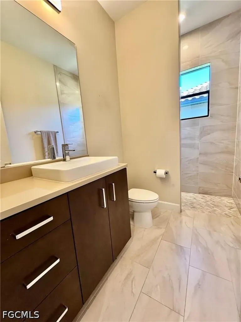 8533 S Lake Circle Fort Myers FL 33908