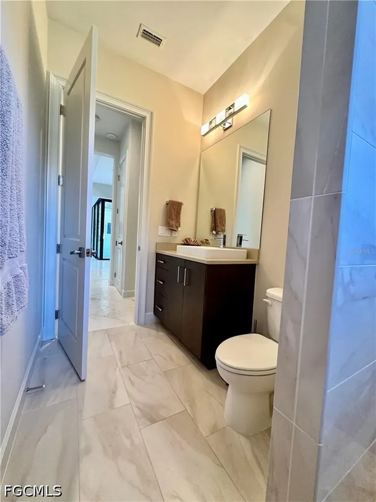 8533 S Lake Circle Fort Myers FL 33908