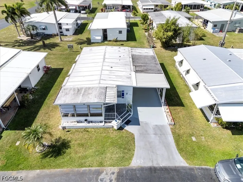 952 Days Lane North Fort Myers FL 33917