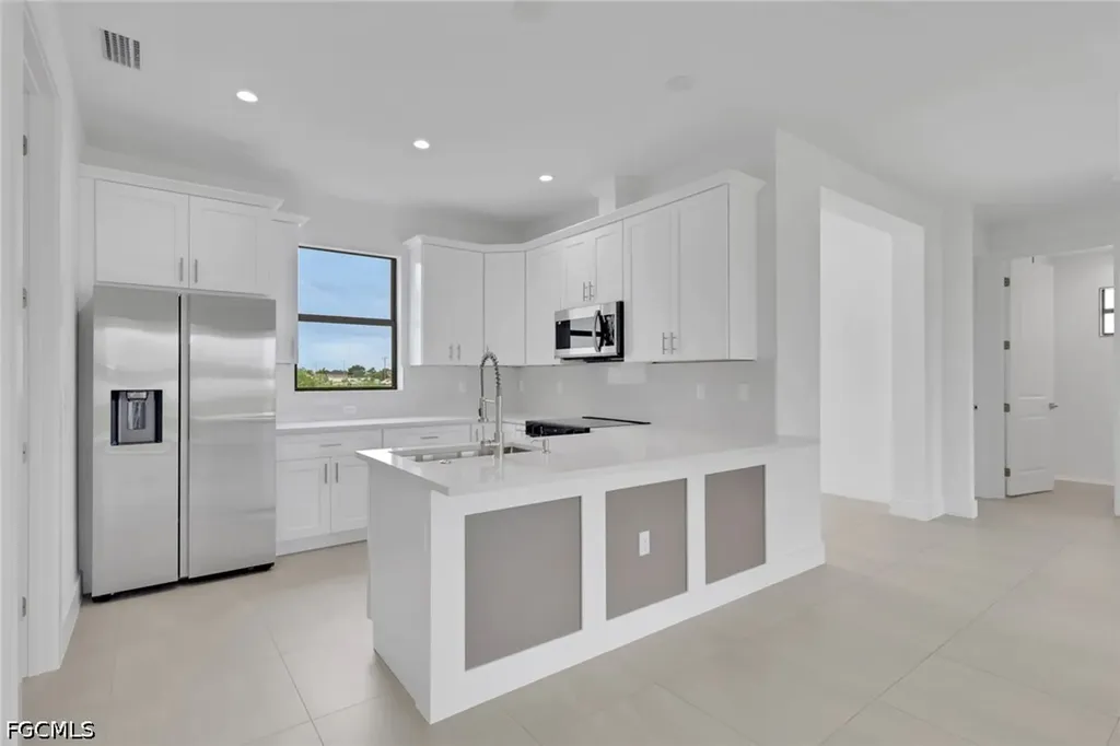 2204 NE 14th Place Cape Coral FL 33909