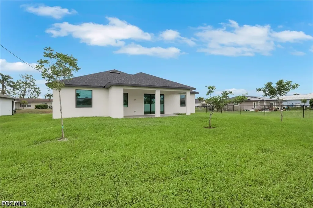 2204 NE 14th Place Cape Coral FL 33909