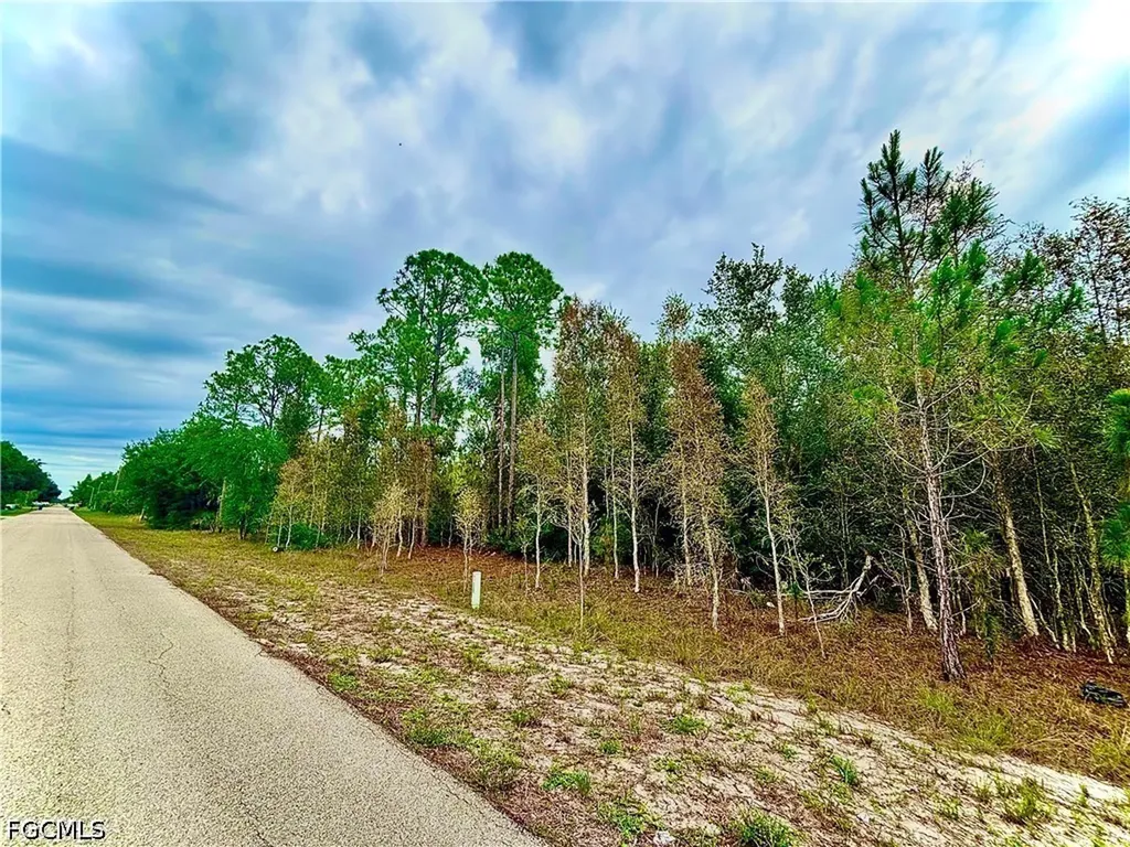 908 Robert Avenue Lehigh Acres FL 33936