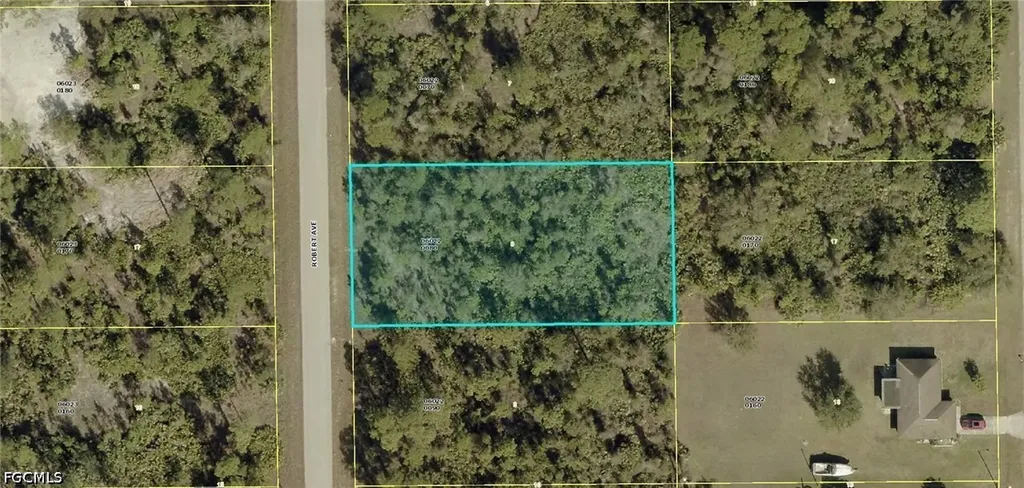 908 Robert Avenue Lehigh Acres FL 33936