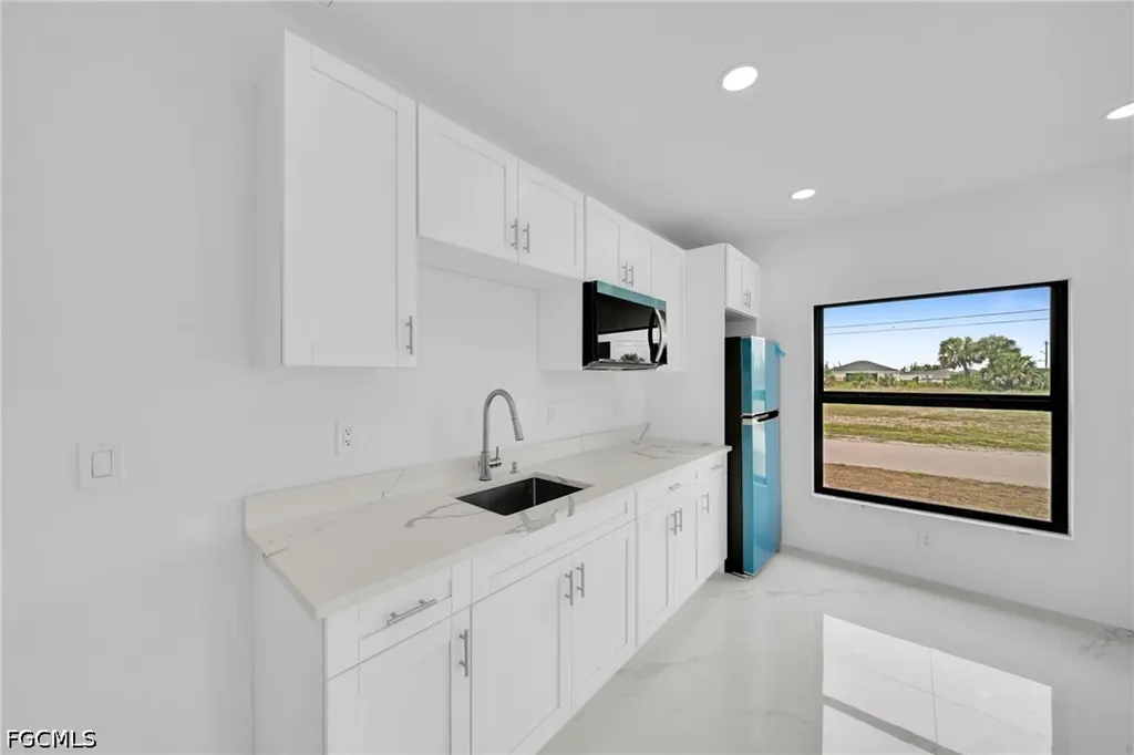 3721 NE 11th Place Cape Coral FL 33909