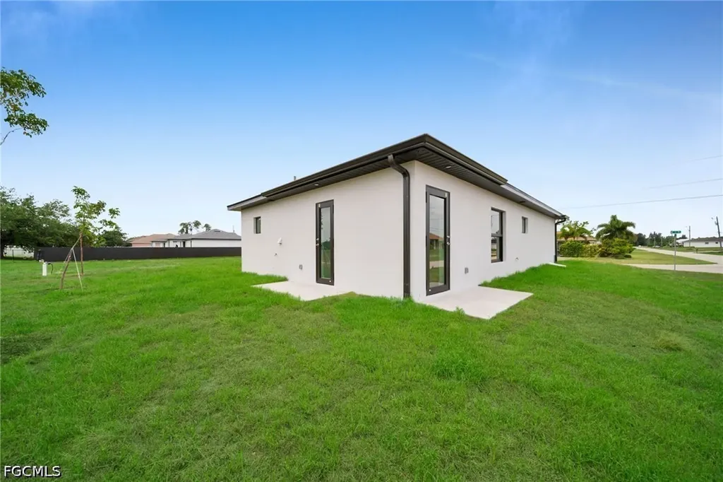 3721 NE 11th Place Cape Coral FL 33909
