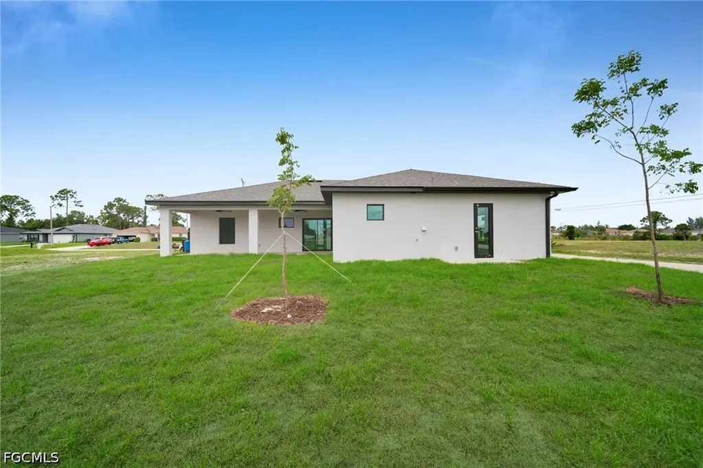 3721 NE 11th Place Cape Coral FL 33909