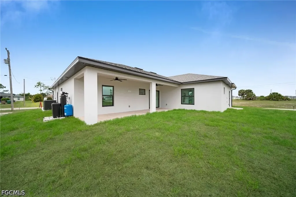 3721 NE 11th Place Cape Coral FL 33909